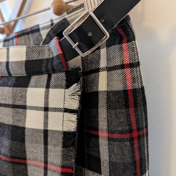 D'Allaird's Vintage Plaid Skirt - Picture 3 of 4